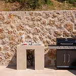 וילה Majestic Yénion