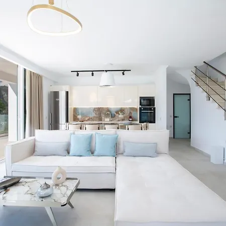 Majestic Villa *